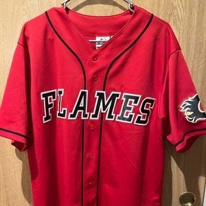 Majestic men’s hockey jersey.